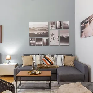 Spacious & Cozy Downtown With Balcony Apartment Budapest